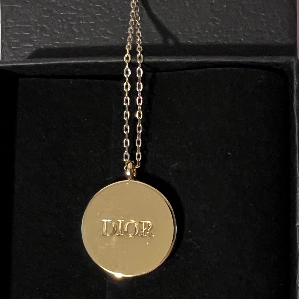 🌟NIB🌟 DIOR J’adore Gold Perfumed Ceramic Medallion Necklace 16” - Picture 7 of 8